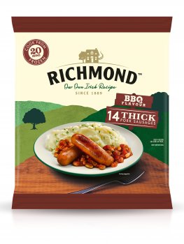 Food photograph of a plate of Richmond BBQ sausages with mashed potato and Tex Mex mixed beans, on the front of a pack of Richmond BBQ flavour sausages